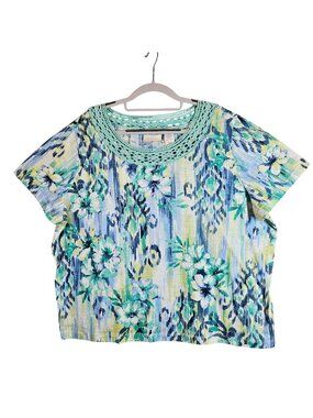 Alfred Dunner Womens 1X Blue Floral Top Crochet Neckline tiny button Accents